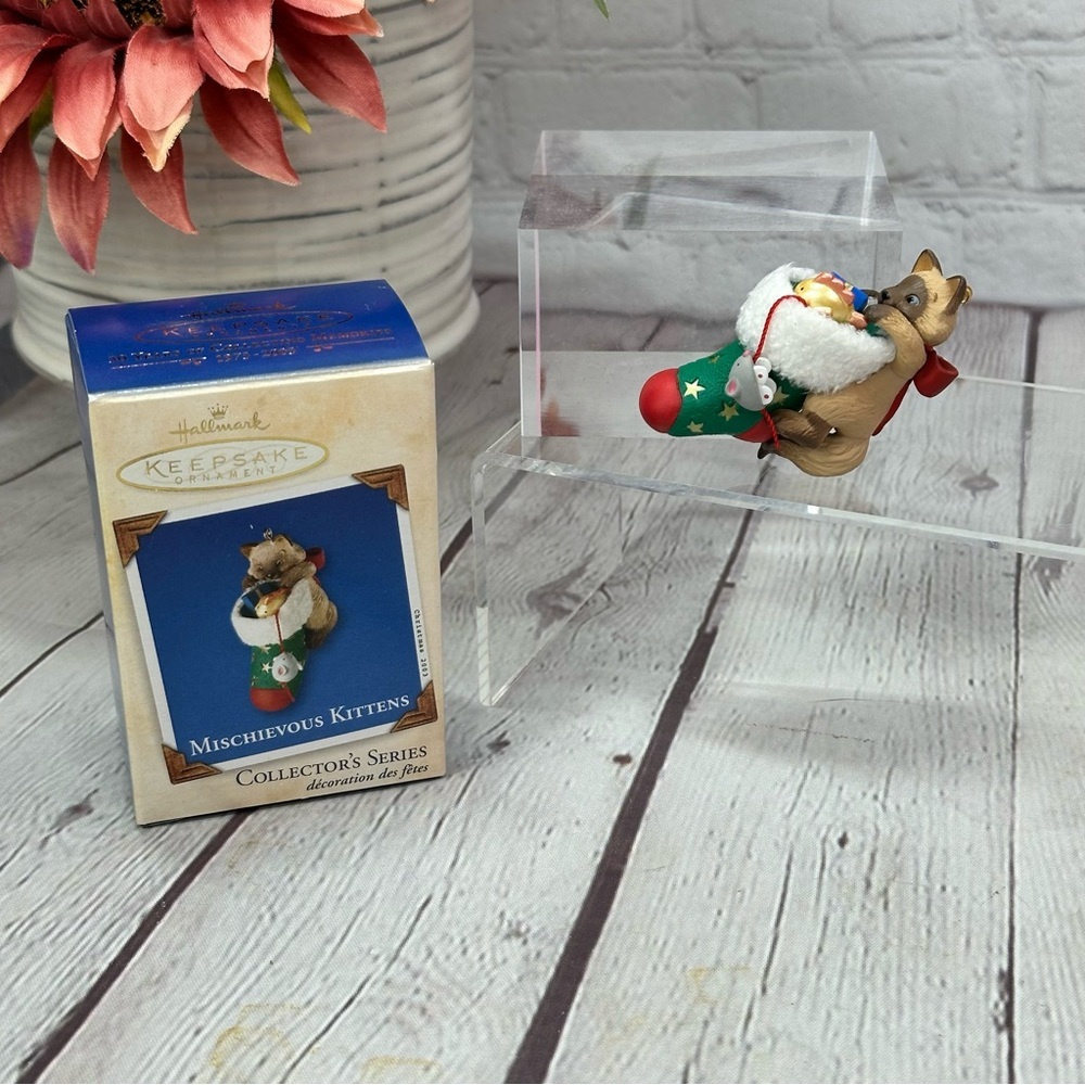 vtg 2003 Hallmark keepsake Ornament Mischievous Kittens collector's series